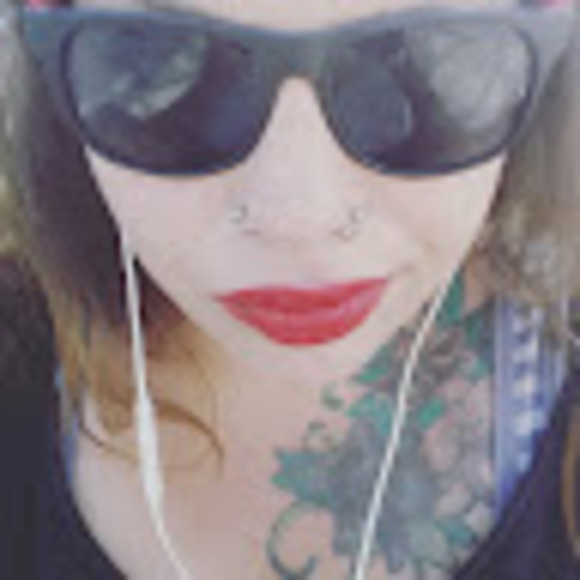 Meet your Posher, Nina - Picture 1 of 1